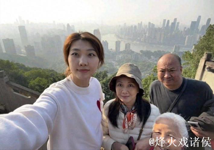 袁心玥晒照和家人享受生活！因病缺席2项赛事，明年重返国家队？